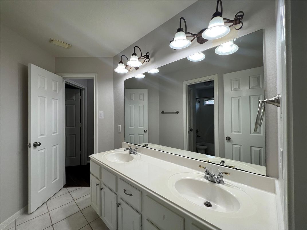 Bathroom, Dual Sink Vanities, Interior