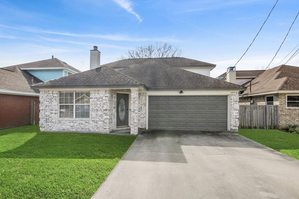 Attached, Exterior, Facade, Brick Facade, Cape Cod