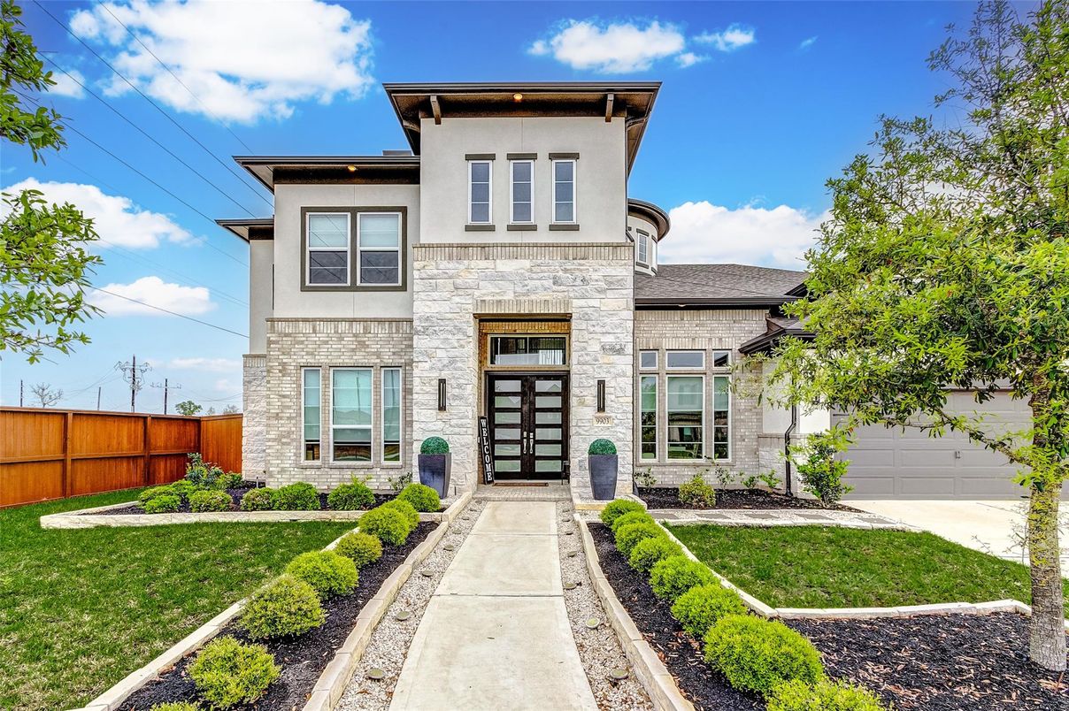 Exterior, Facade, Brick Traditional