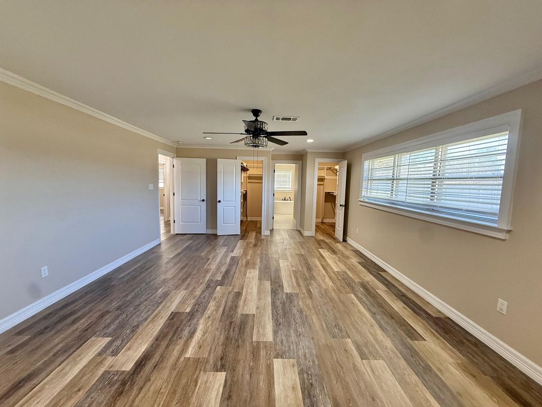 Empty room, Interior, Recessed Lighting, Wood Texture Flooring