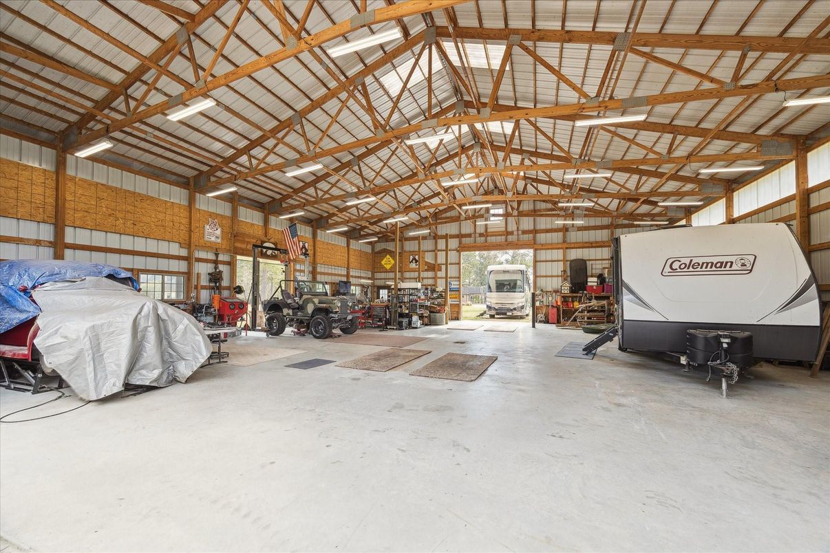Fitness Equipment, Interior, Wooden Beams