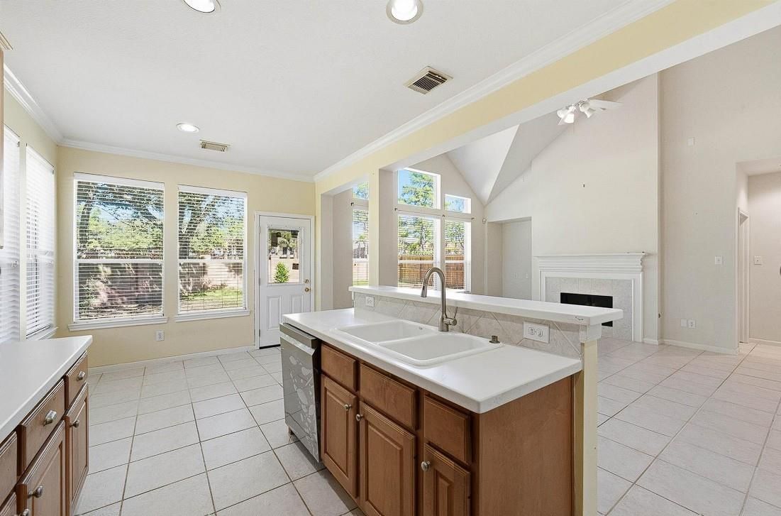 Fireplace, Interior, Kitchen, Recessed Lighting