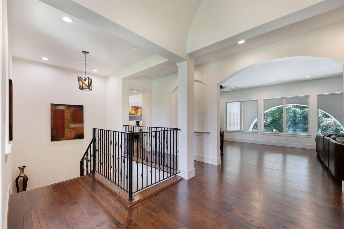 Interior, Pendant Lights, Recessed Lighting, Wood Texture Flooring