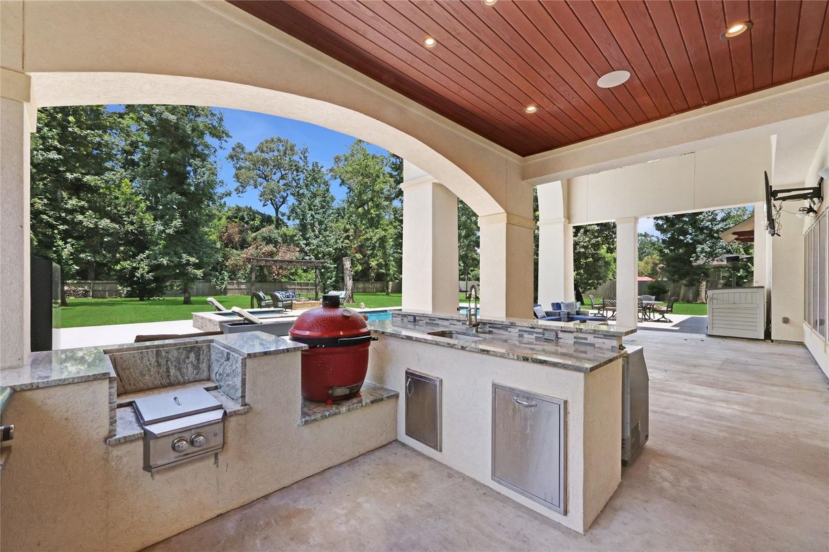 Exterior, Outdoor Kitchen
