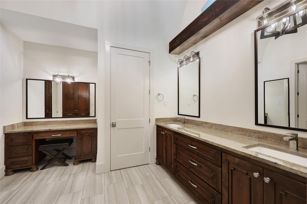 Bathroom, Dual Sink Vanities, Interior