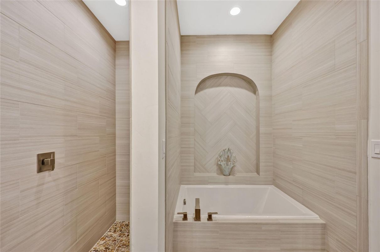 Bathroom, Interior, Recessed Lighting