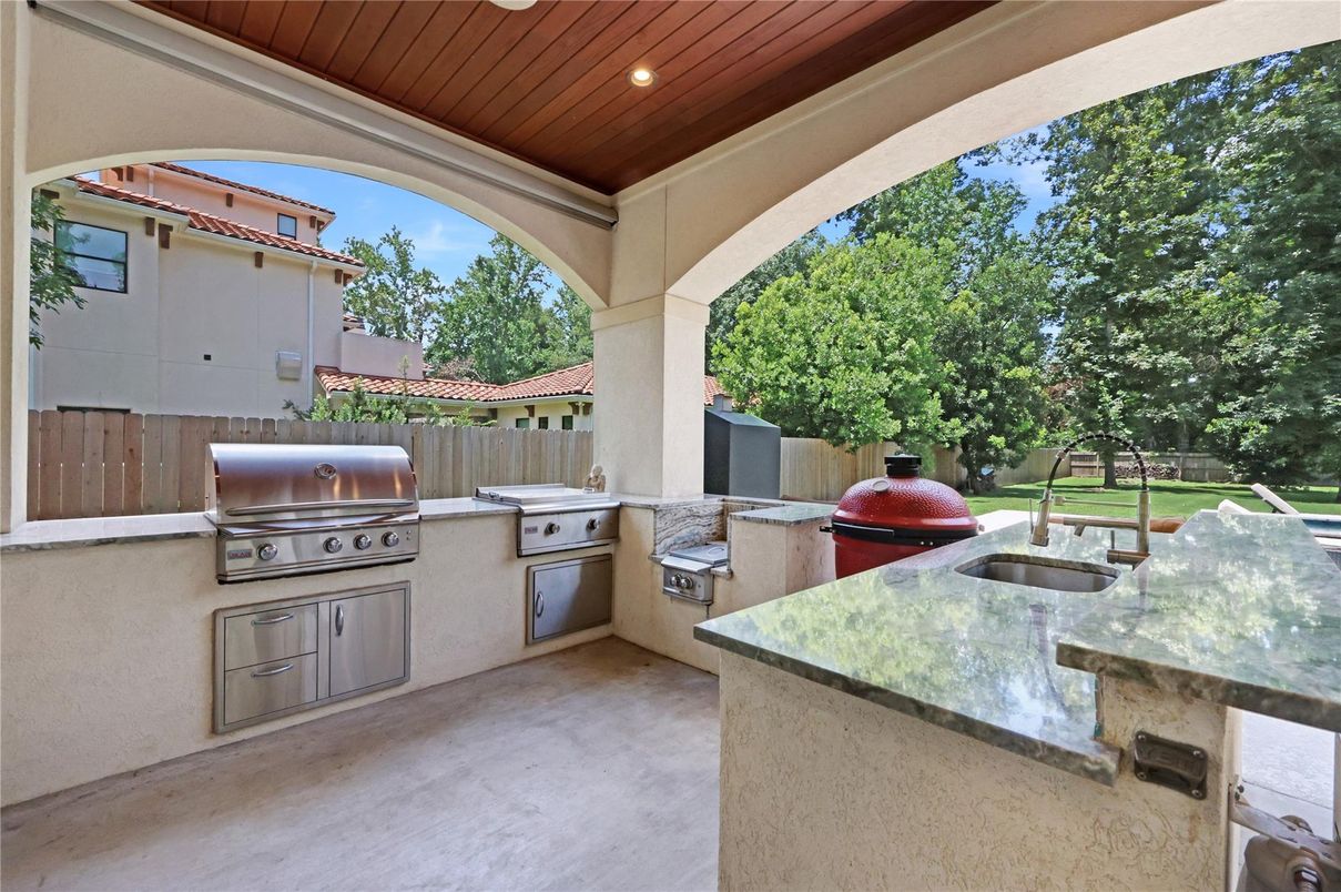 Exterior, Outdoor Kitchen