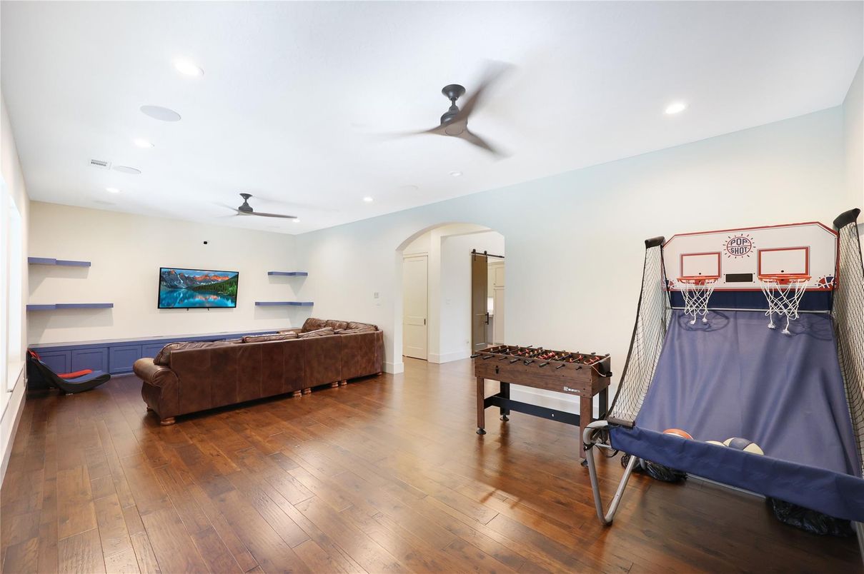 Game Room, Interior, Living room, Recessed Lighting, Wood Texture Flooring