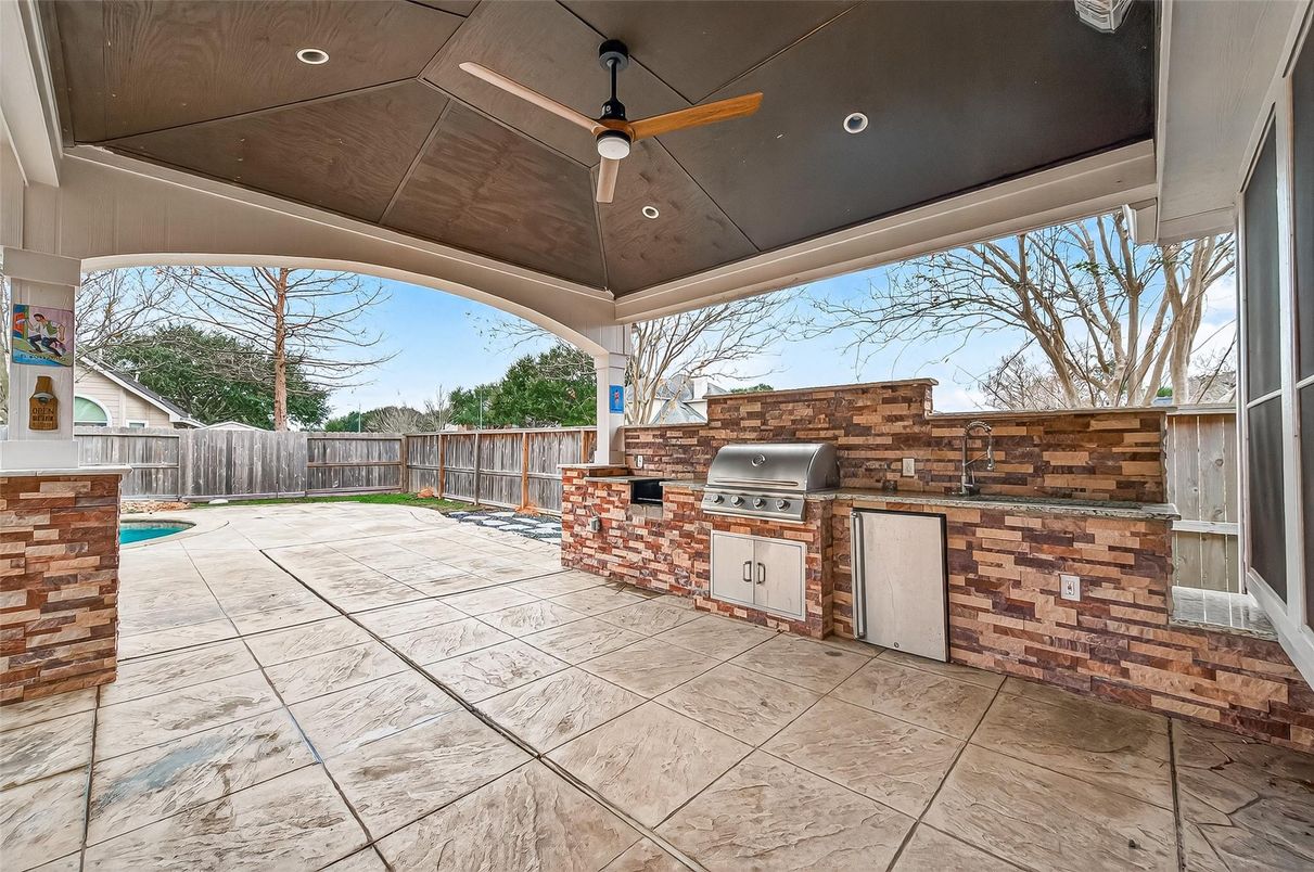 Exterior, Outdoor Kitchen