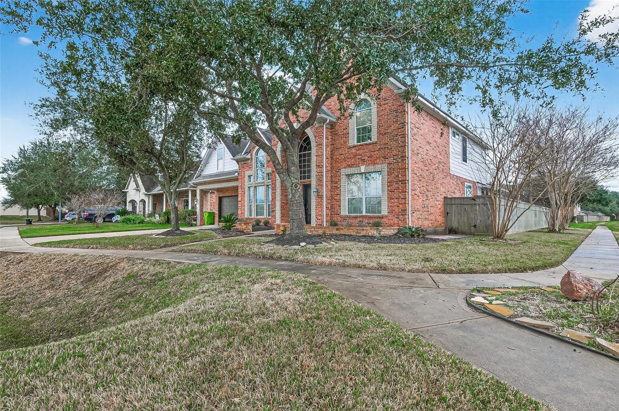 Exterior, Facade, Brick Facade, Tudor Revival