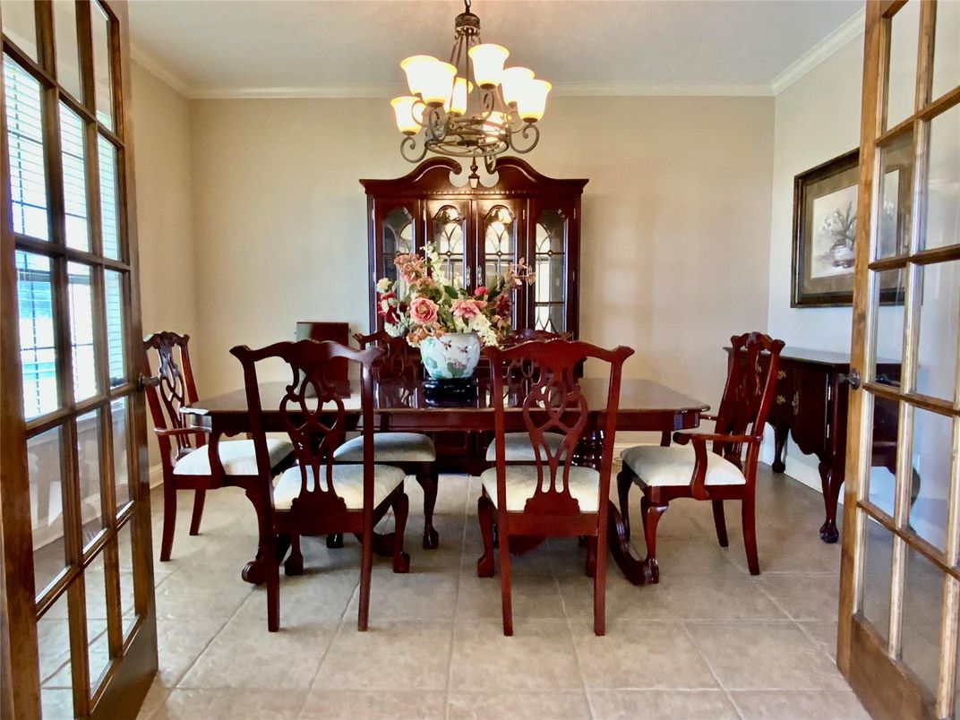 Chandelier, Dining room, Interior