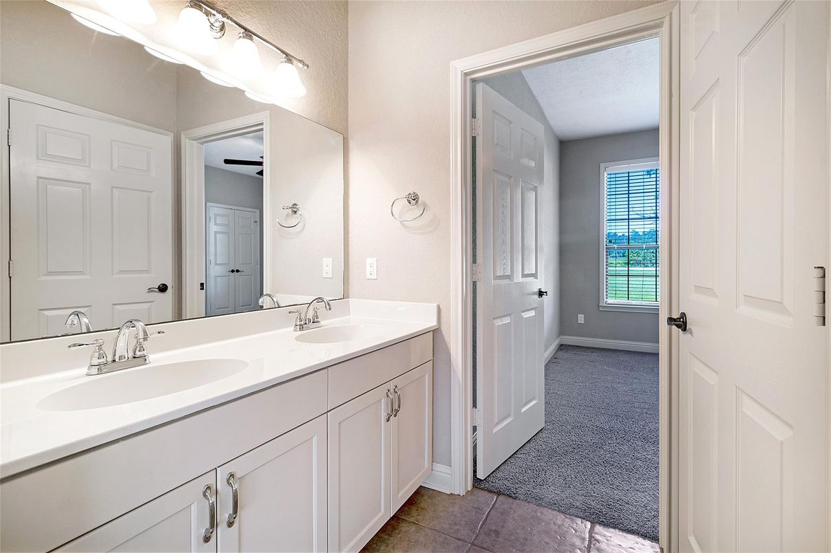 Bathroom, Dual Sink Vanities, Interior