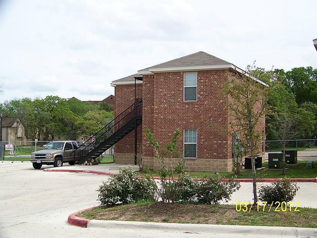 Exterior, Facade, Brick Facade, None