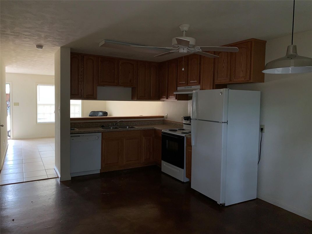 Interior, Kitchen, Pendant Lights, Wood Texture Flooring