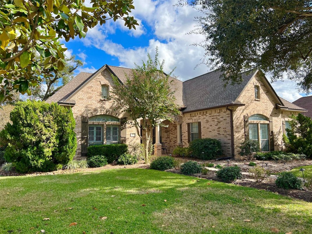 Exterior, Facade, Brick Facade, Brick Traditional