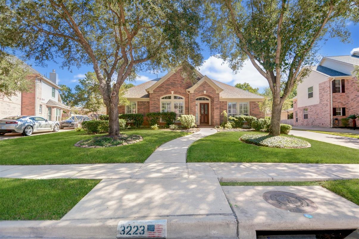 Exterior, Facade, Brick Facade, Tudor Revival