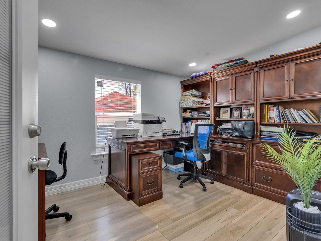 Home Office, Interior, Recessed Lighting, Wood Texture Flooring
