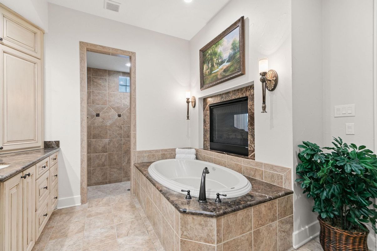 Bathroom, Interior, Recessed Lighting