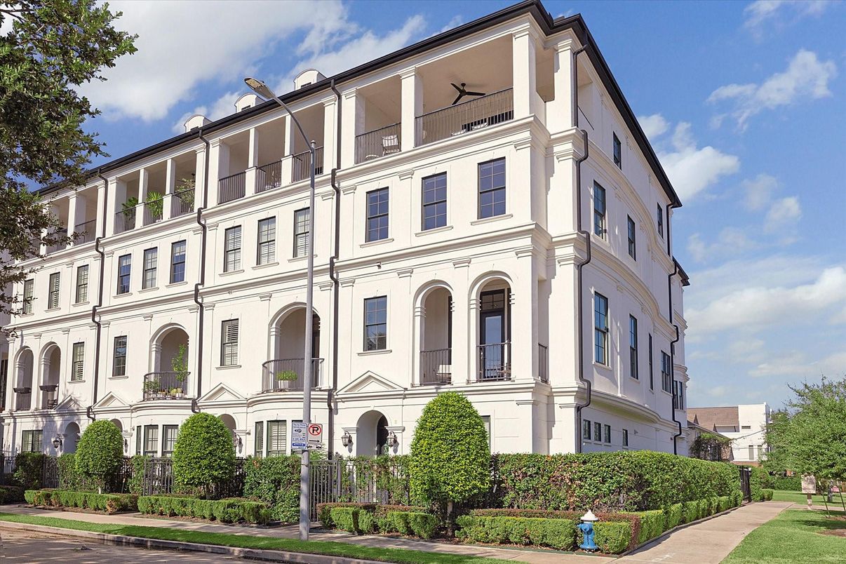 Exterior, Facade, Brownstone