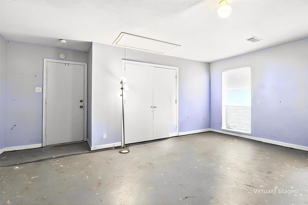 Empty room, Interior