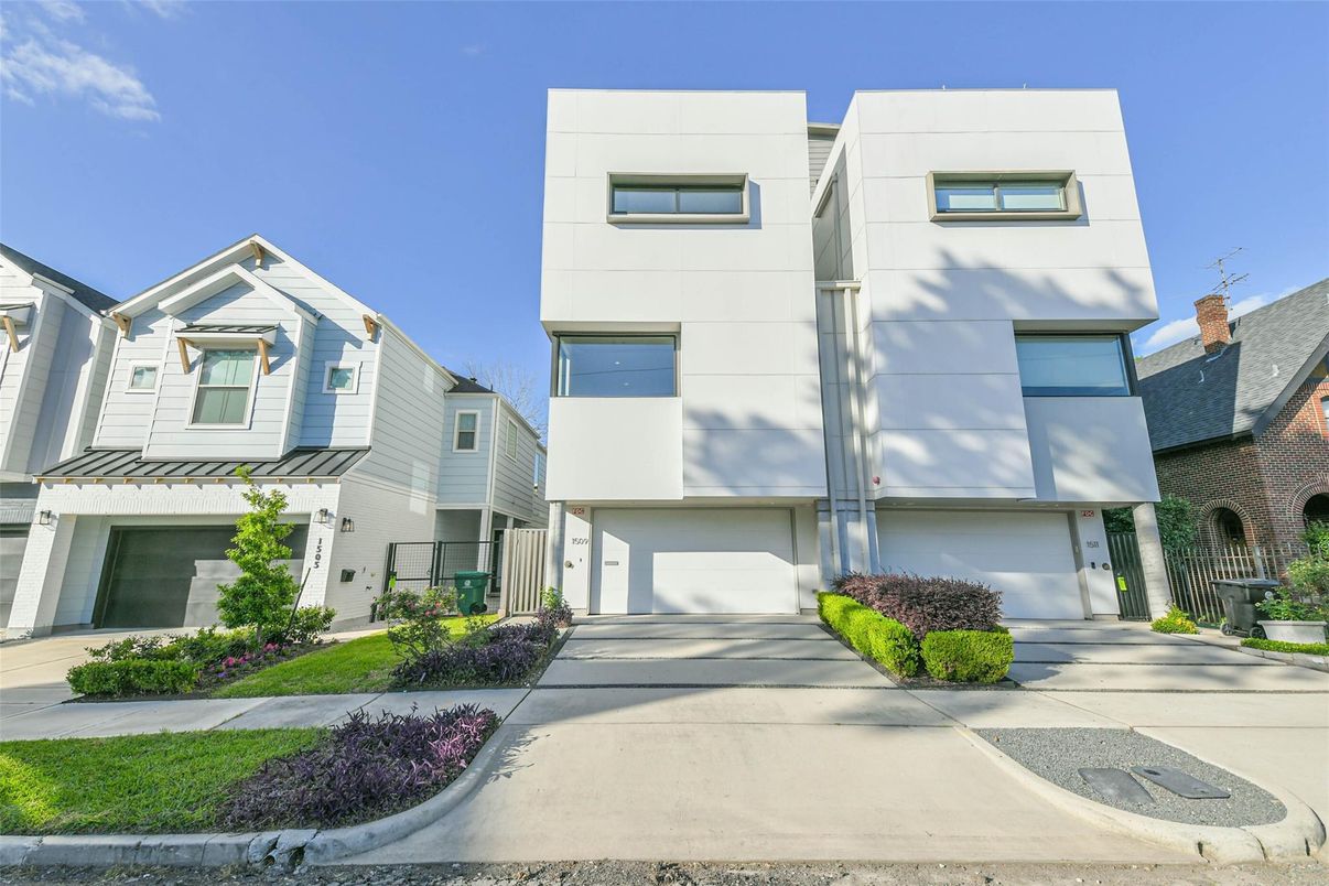 Attached, Exterior, Facade, Rowhouse