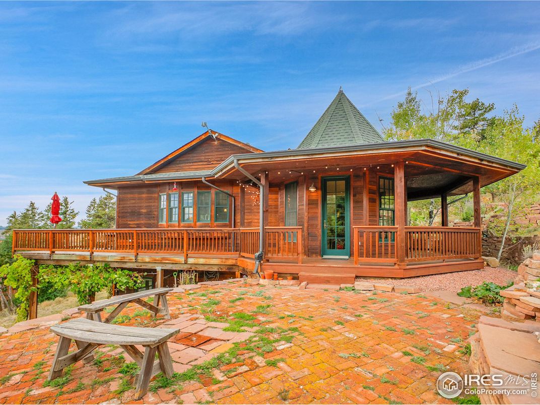 Backyard, Exterior, Facade, Log Home