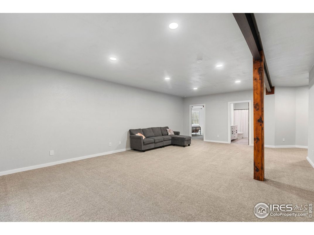 Empty room, Interior, Recessed Lighting, Wooden Beams