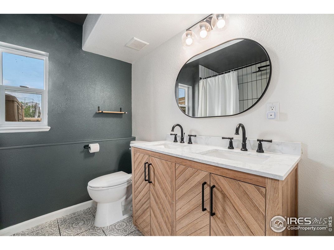 Bathroom, Dual Sink Vanities, Interior