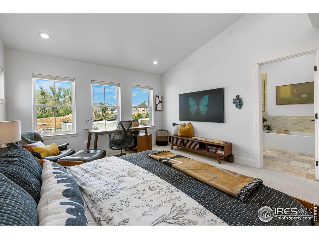 Bedroom, Interior, Recessed Lighting, Water