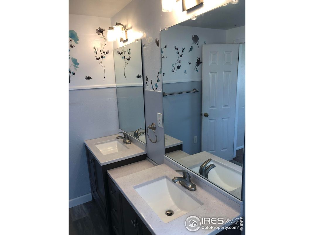 Bathroom, Dual Sink Vanities, Interior, Wood Texture Flooring