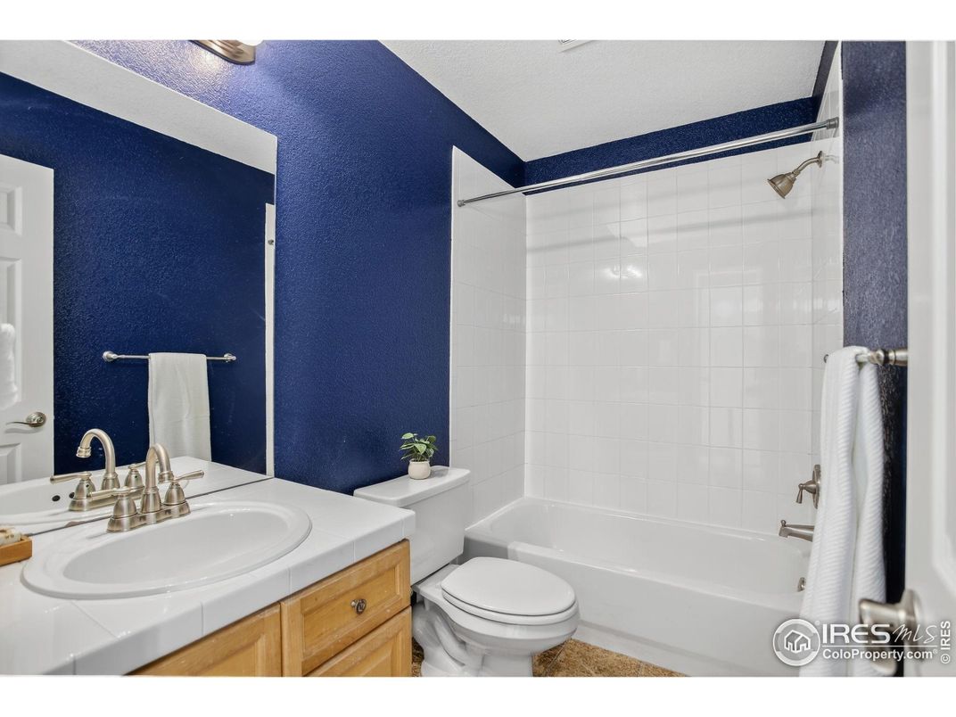 Bathroom, Interior, Tile Countertops