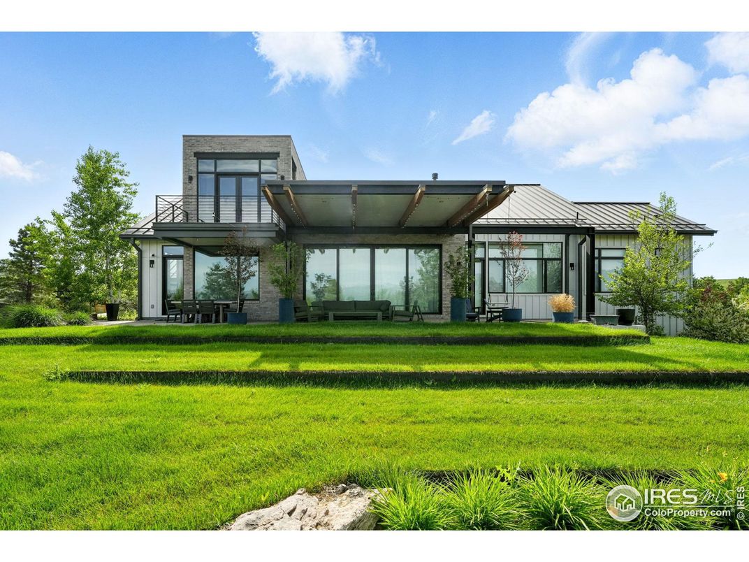 Backyard, Exterior, Facade, Modern