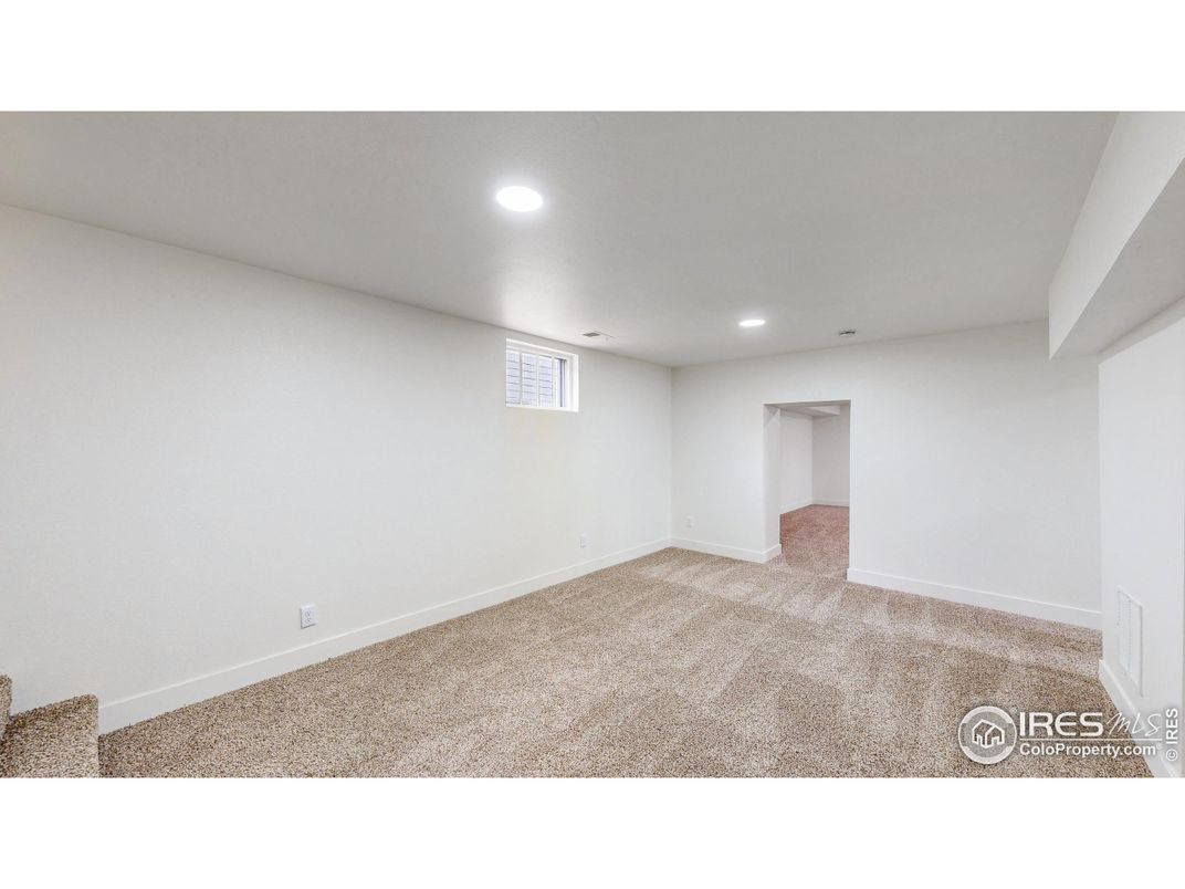 Empty room, Interior, Recessed Lighting