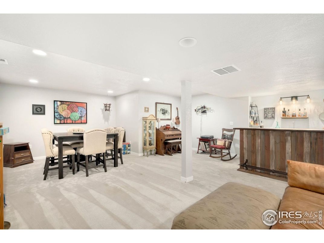 Dining room, Interior, Pendant Lights, Piano, Recessed Lighting