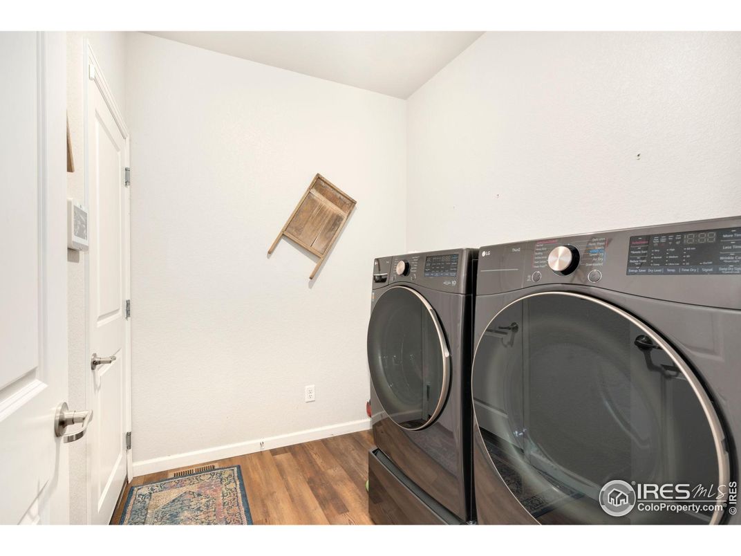 Interior, Washer, Wood Texture Flooring