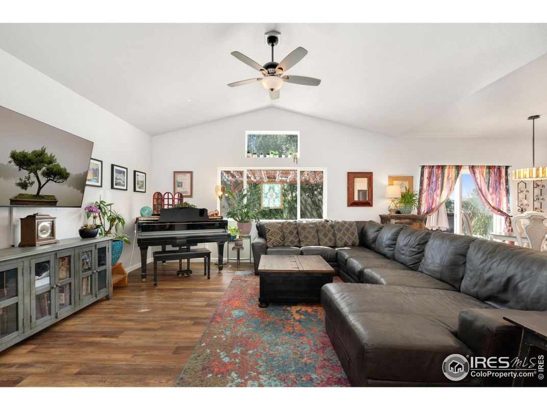 Interior, Living room, Pendant Lights, Piano, Wood Texture Flooring