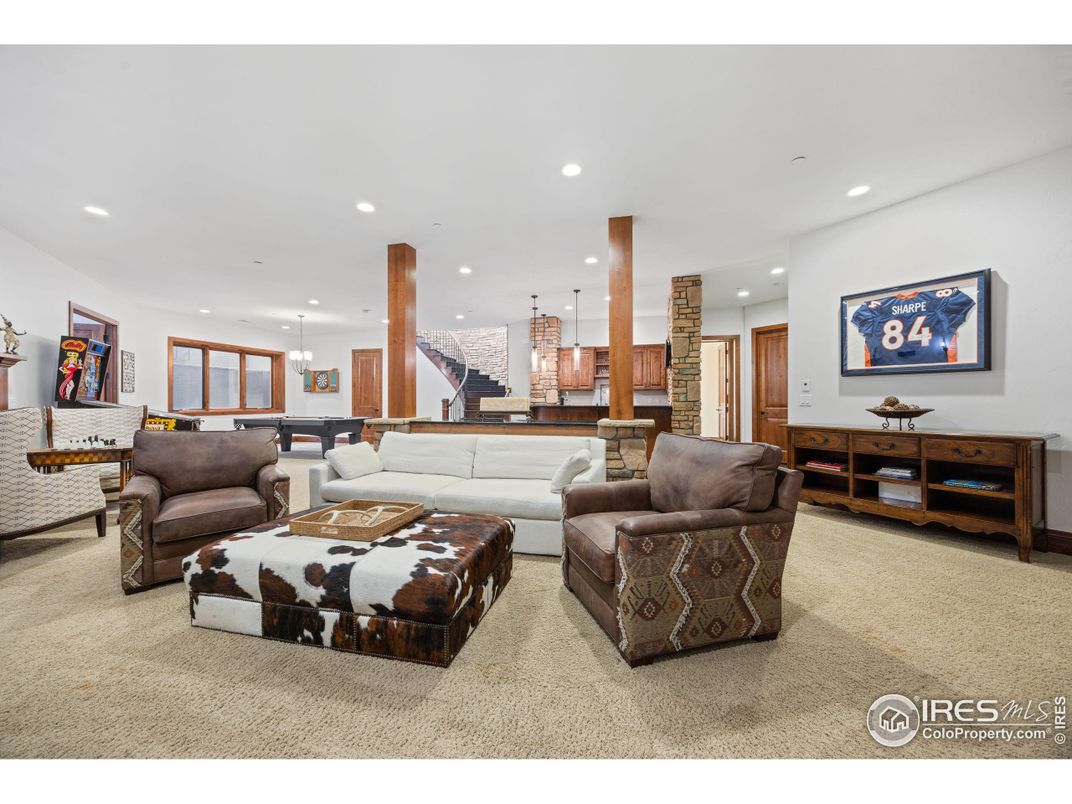Interior, Living room, Pendant Lights, Recessed Lighting
