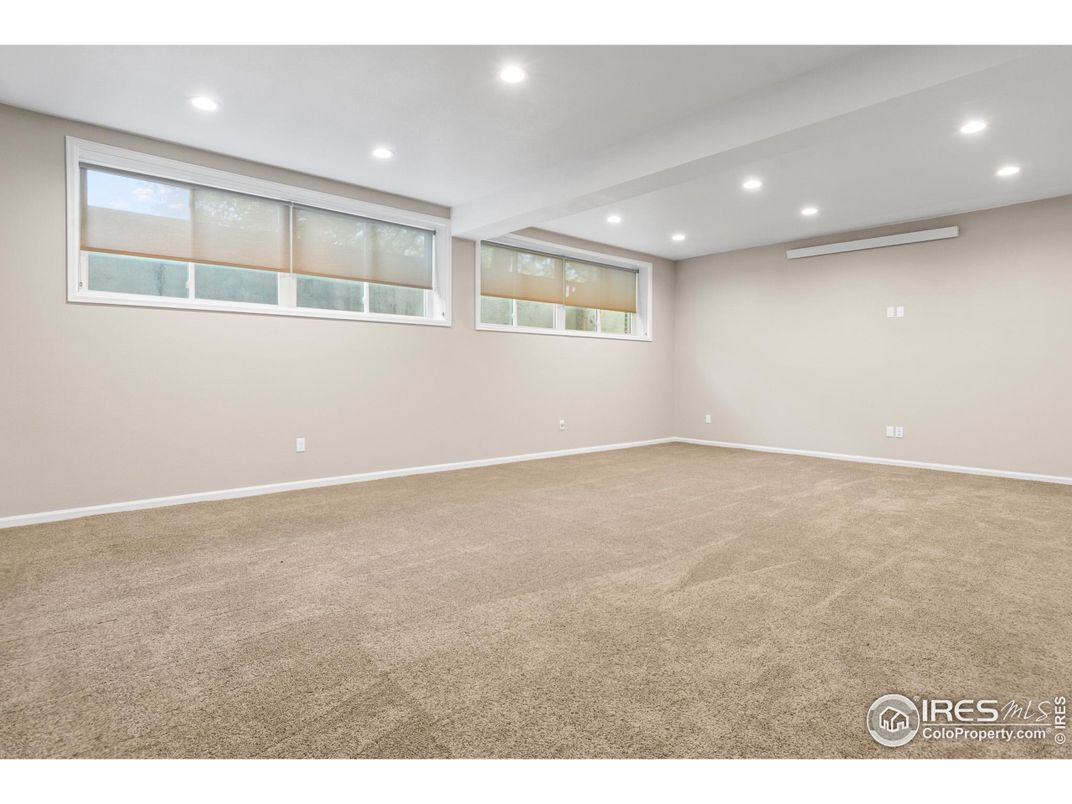 Empty room, Interior, Recessed Lighting