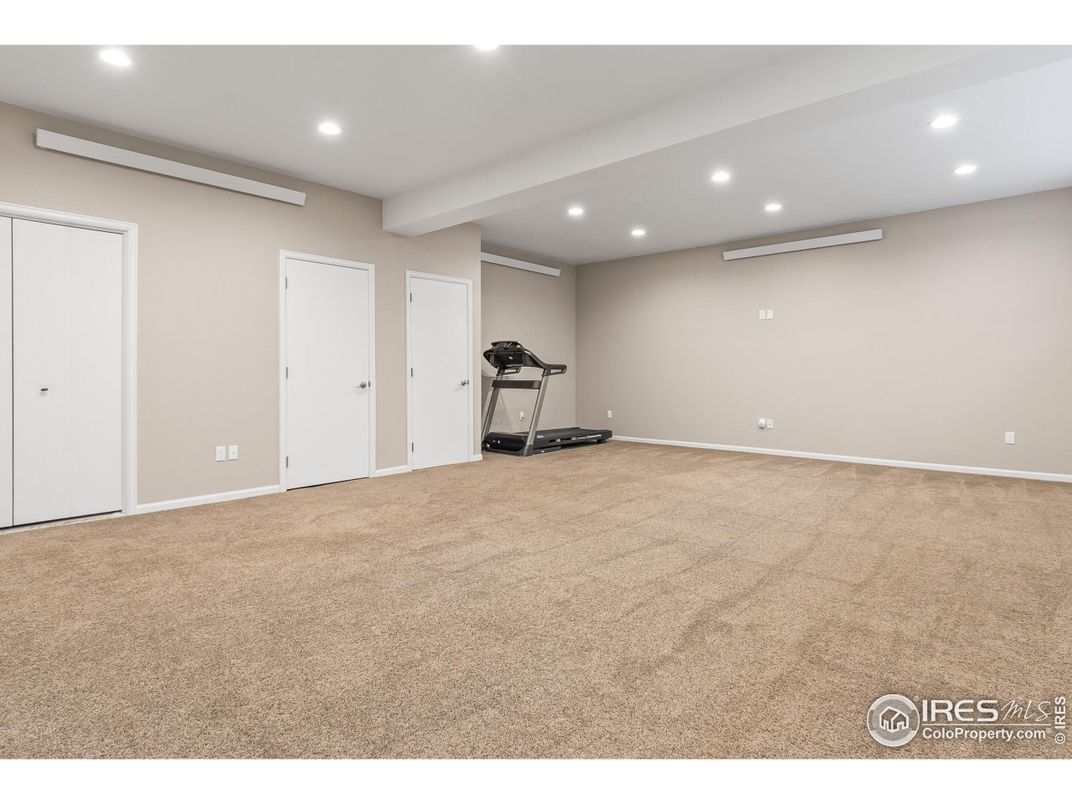 Empty room, Fitness Equipment, Interior, Recessed Lighting