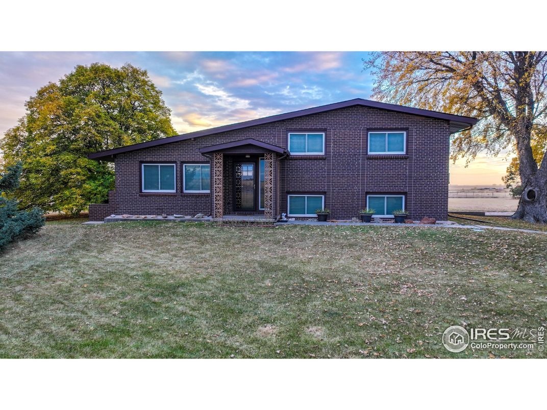 Backyard, Exterior, Facade, Split Level