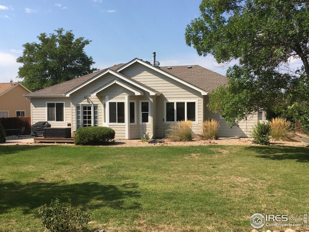 Backyard, Exterior, Facade, Ranch