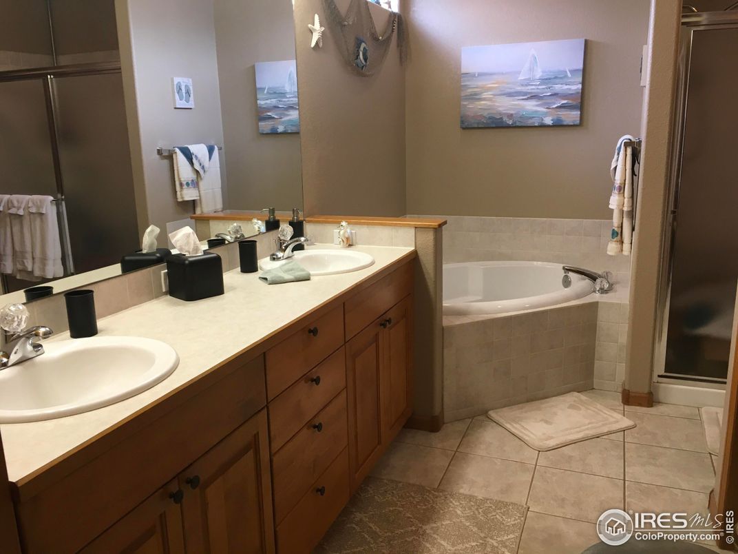 Bathroom, Dual Sink Vanities, Interior