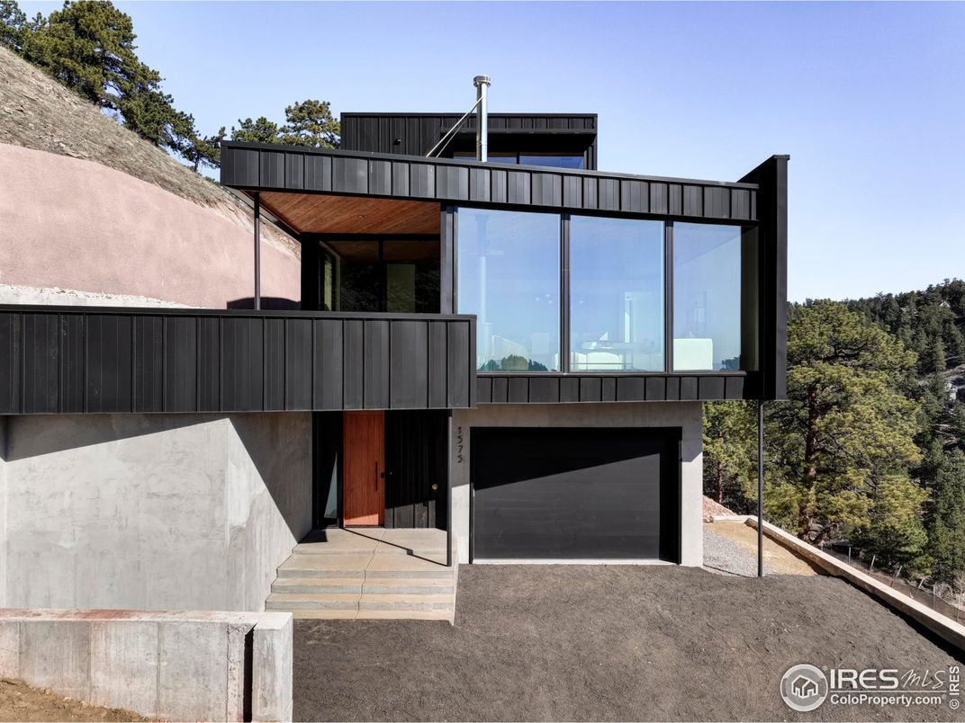 Attached, Exterior, Facade, Modern