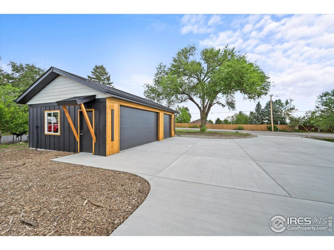 Detached Garage, Exterior