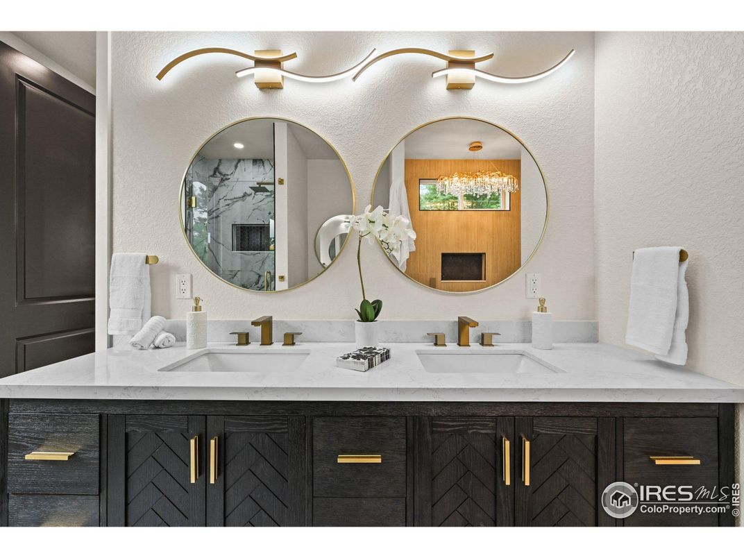 Bathroom, Dual Sink Vanities, Interior