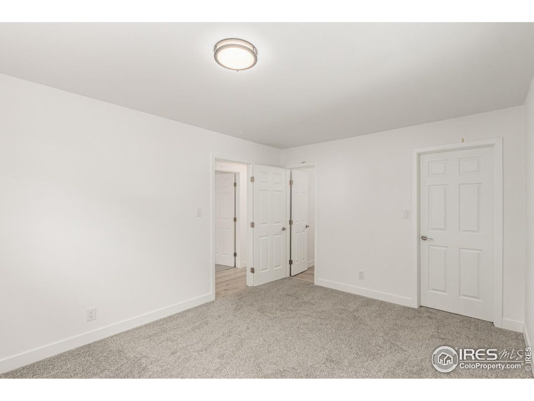 Empty room, Interior