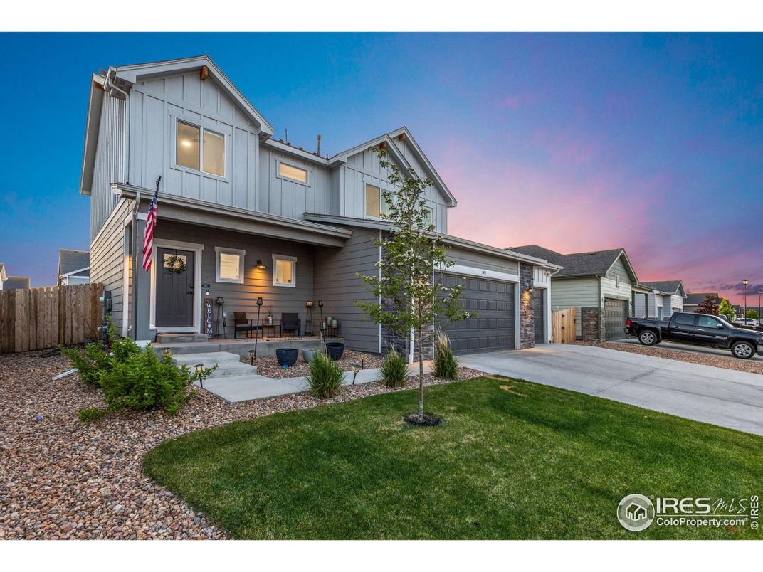 Attached, Exterior, Facade, Farmhouse