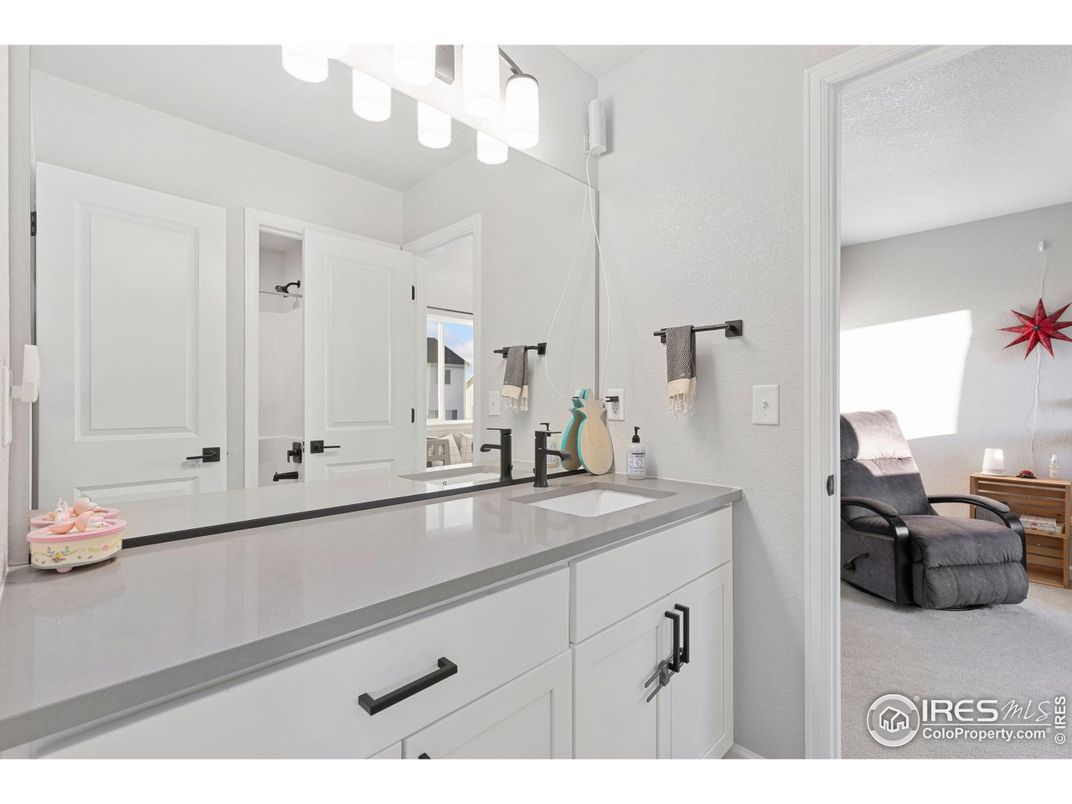 Bathroom, Dual Sink Vanities, Interior