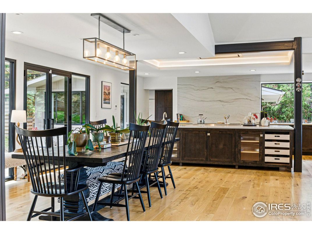 Chandelier, Dining room, Interior, Kitchen, Marble Walls, Pendant Lights, Recessed Lighting, Wood Texture Flooring