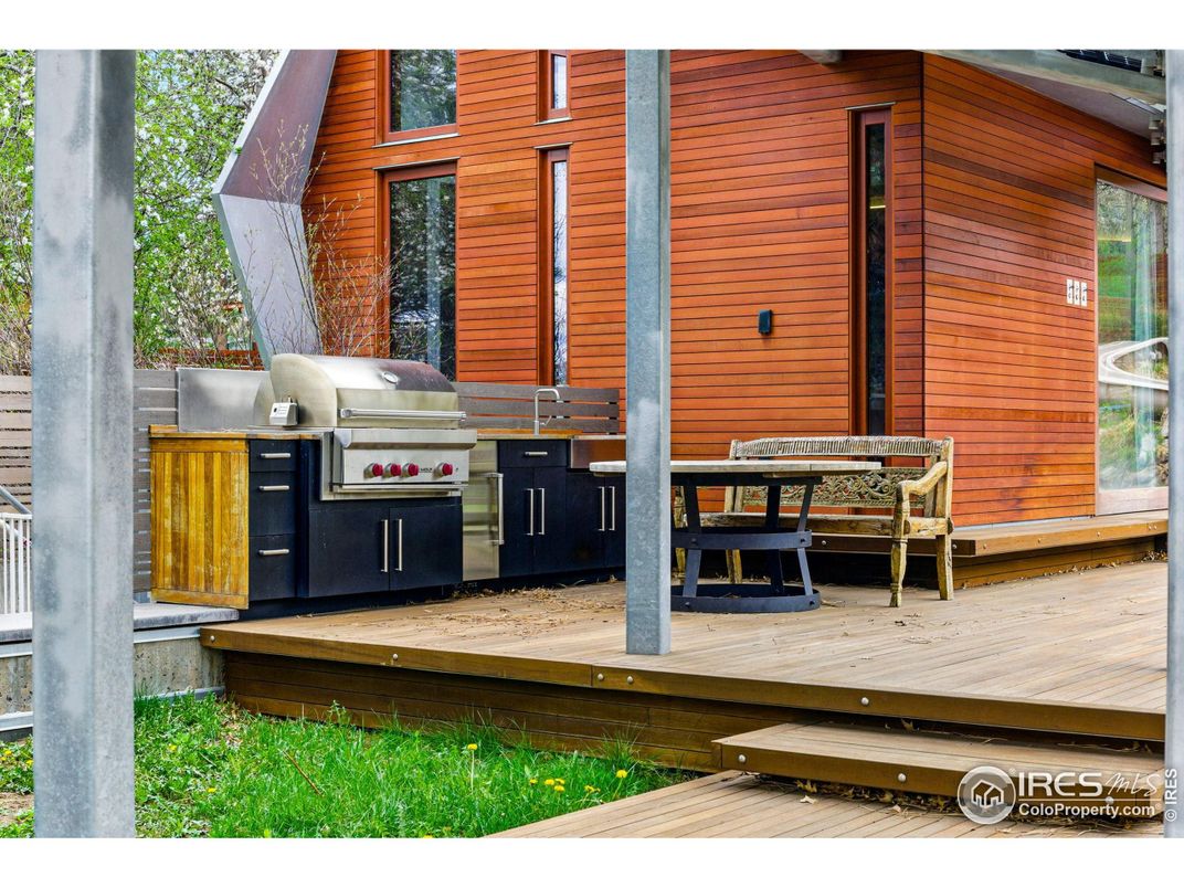 Exterior, Outdoor Kitchen